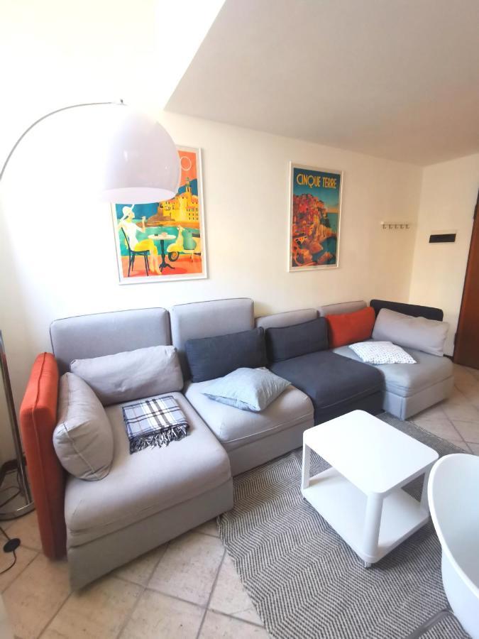 פסקיארה דל גארדה Old Town Apartment With Terrace - Live Love Lake מראה חיצוני תמונה