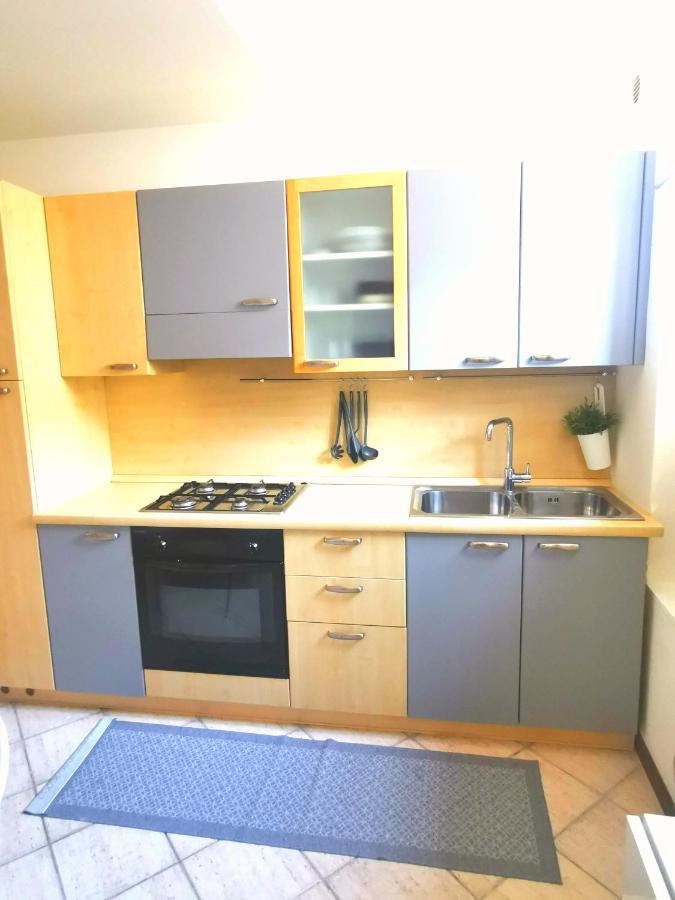 פסקיארה דל גארדה Old Town Apartment With Terrace - Live Love Lake מראה חיצוני תמונה