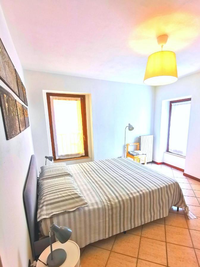 פסקיארה דל גארדה Old Town Apartment With Terrace - Live Love Lake מראה חיצוני תמונה