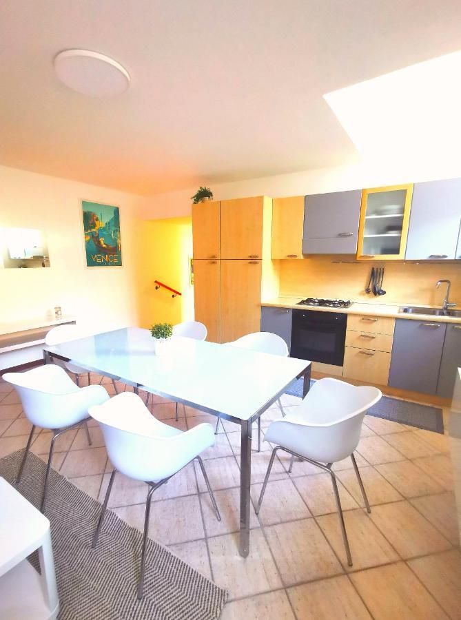 פסקיארה דל גארדה Old Town Apartment With Terrace - Live Love Lake מראה חיצוני תמונה