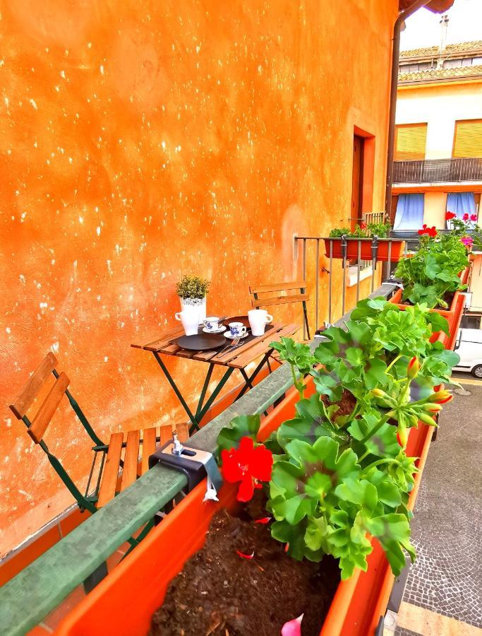 פסקיארה דל גארדה Old Town Apartment With Terrace - Live Love Lake מראה חיצוני תמונה