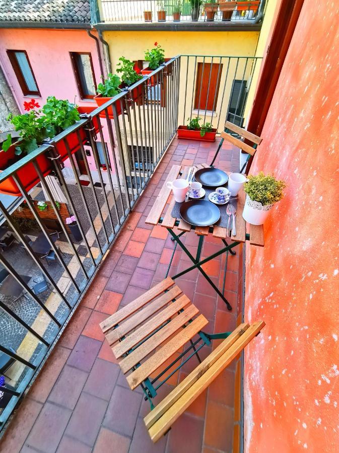 פסקיארה דל גארדה Old Town Apartment With Terrace - Live Love Lake מראה חיצוני תמונה