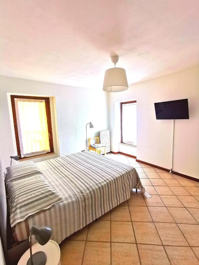 פסקיארה דל גארדה Old Town Apartment With Terrace - Live Love Lake מראה חיצוני תמונה