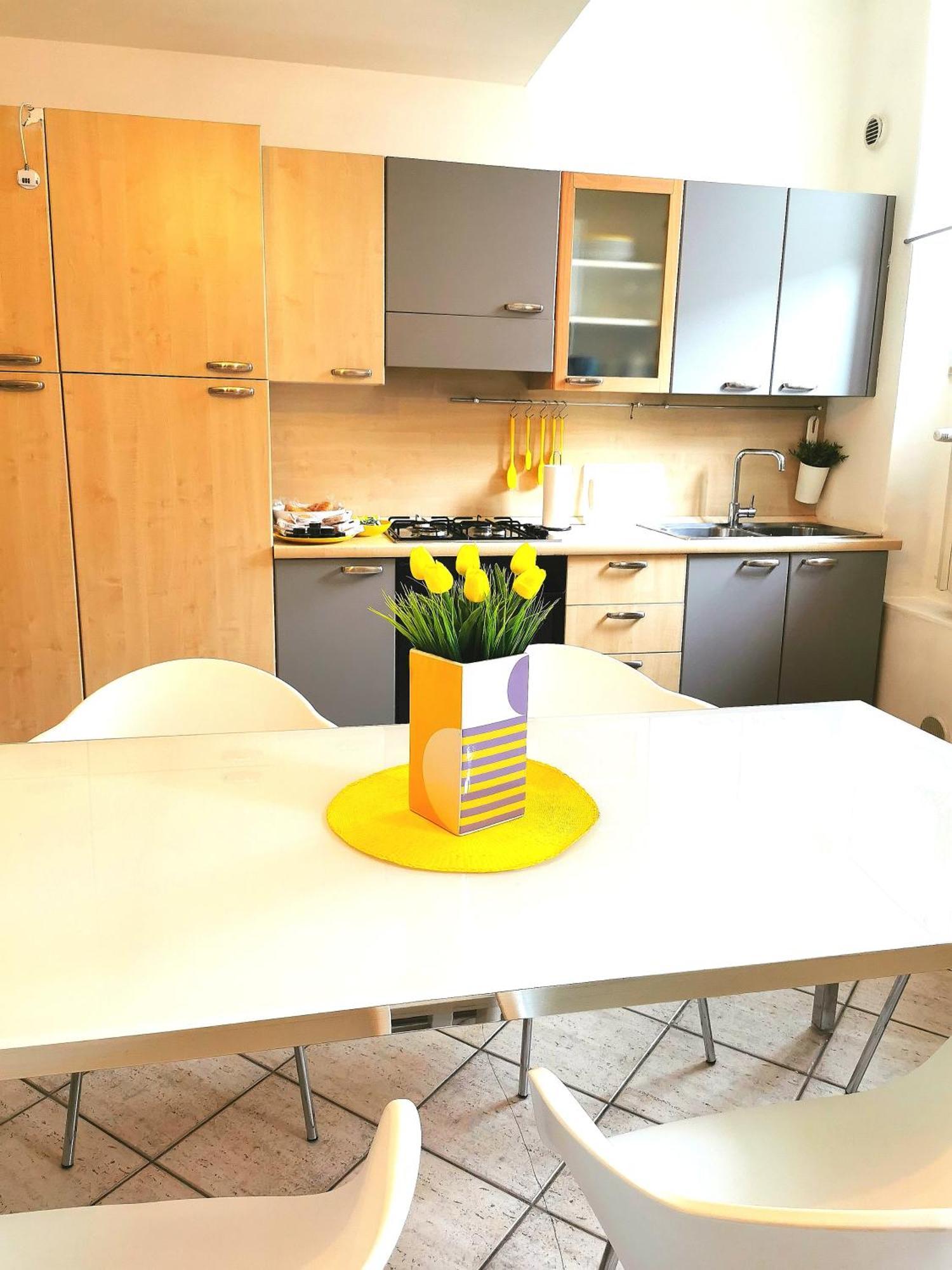 פסקיארה דל גארדה Old Town Apartment With Terrace - Live Love Lake מראה חיצוני תמונה